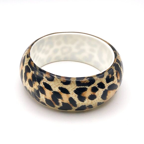 Leopard print wide bangle bracelet – chunky acrylic lucite style animal print - Picture 2 of 9